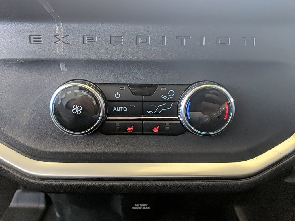 Used 2025 Ford Expedition Platinum image 18