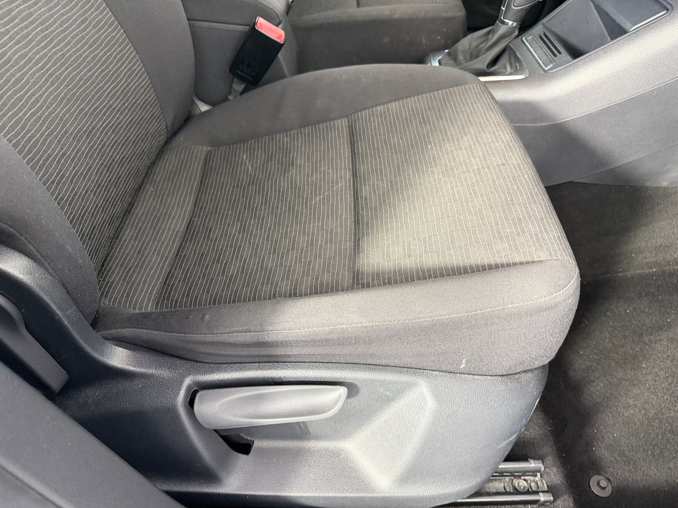 Used 2014 Volkswagen Tiguan S image 31