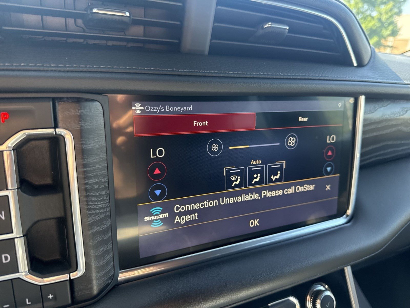 Used 2021 GMC Yukon Denali w/ Denali Premium Package AWD/4WD image 18