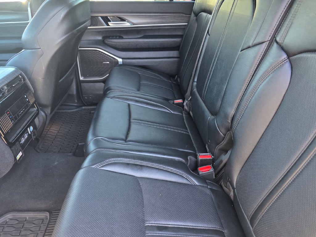 Certified 2024 Jeep Wagoneer L Series II w/ Flexible Seating Group RWD image 16