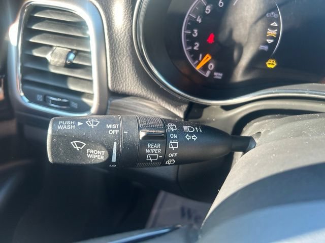 Used 2020 Jeep Grand Cherokee Altitude AWD/4WD image 23