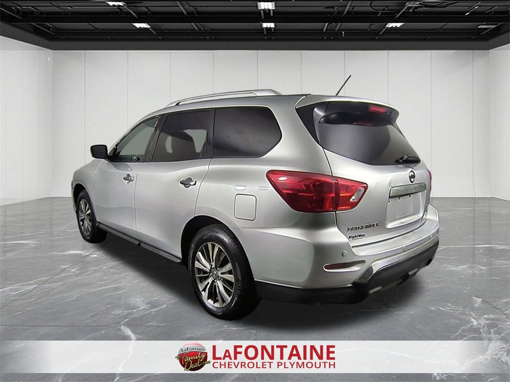 Used 2018 Nissan Pathfinder SV image 6