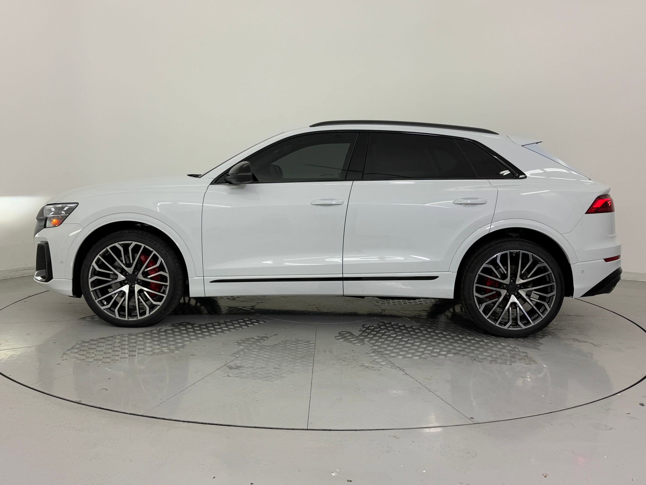 New 2026 Audi SQ8 Prestige image 2
