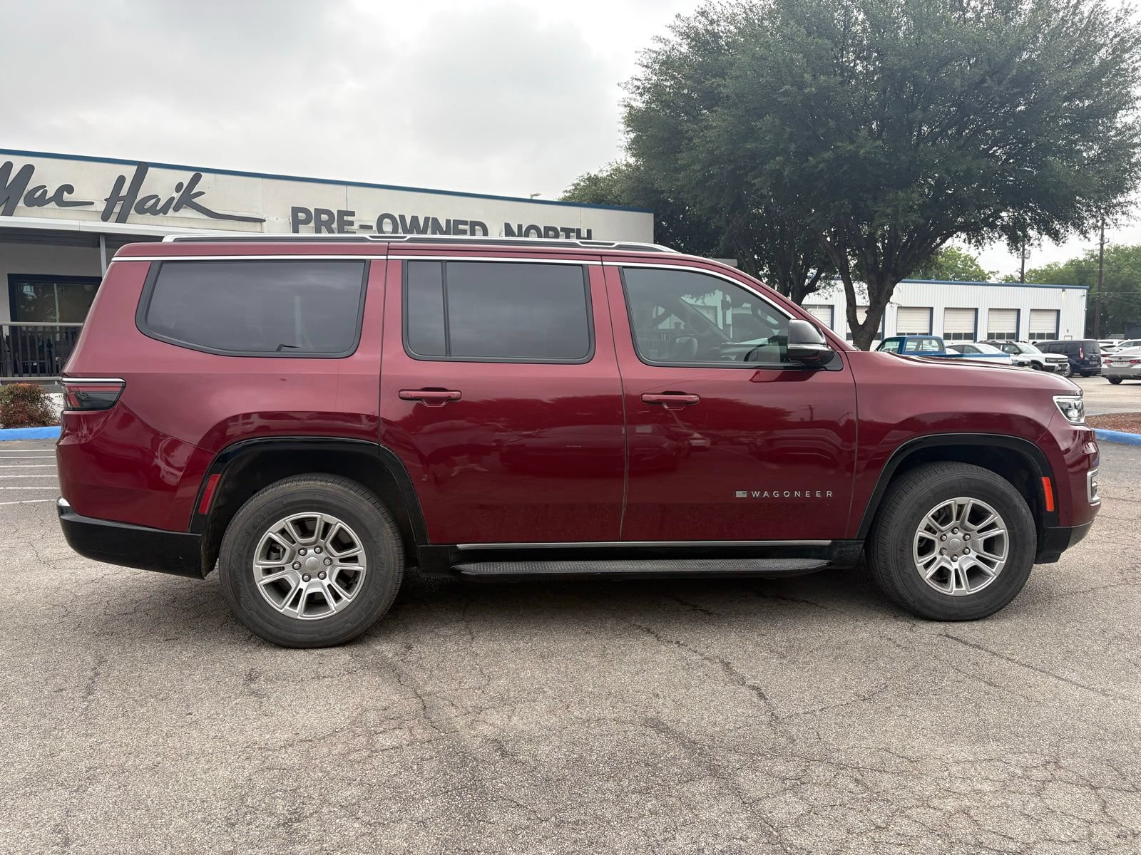 Used 2024 Jeep Wagoneer 2WD image 2