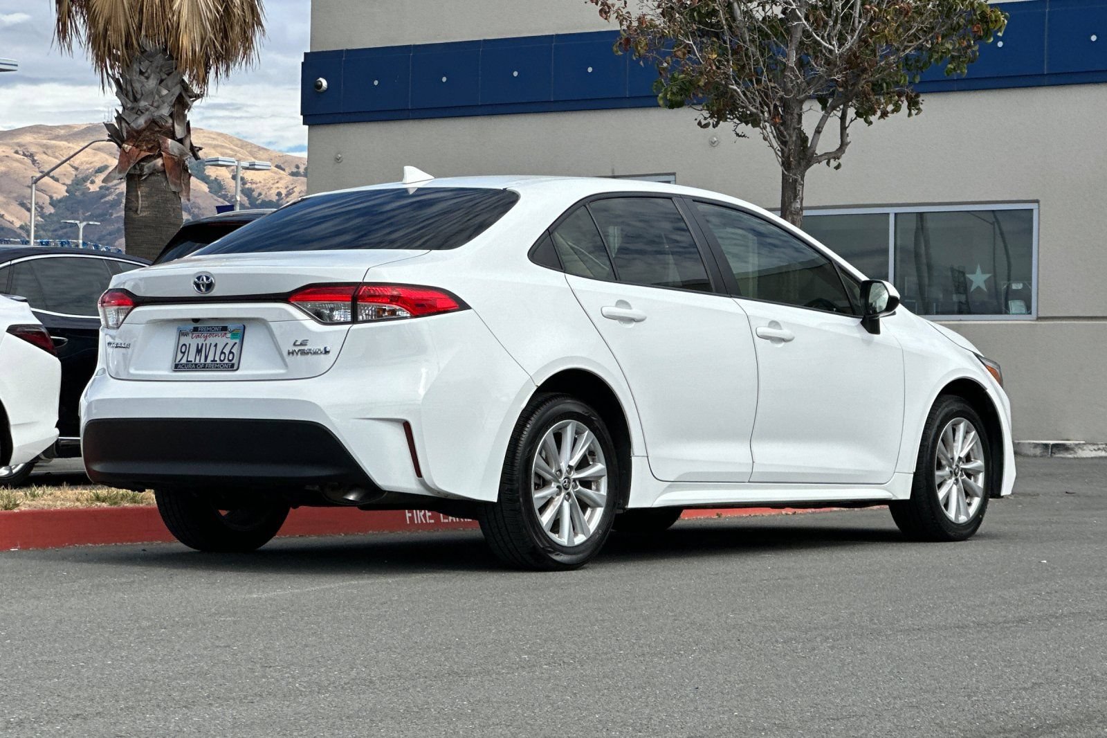 Used 2024 Toyota Corolla LE w/ LE Convenience Package FWD image 4