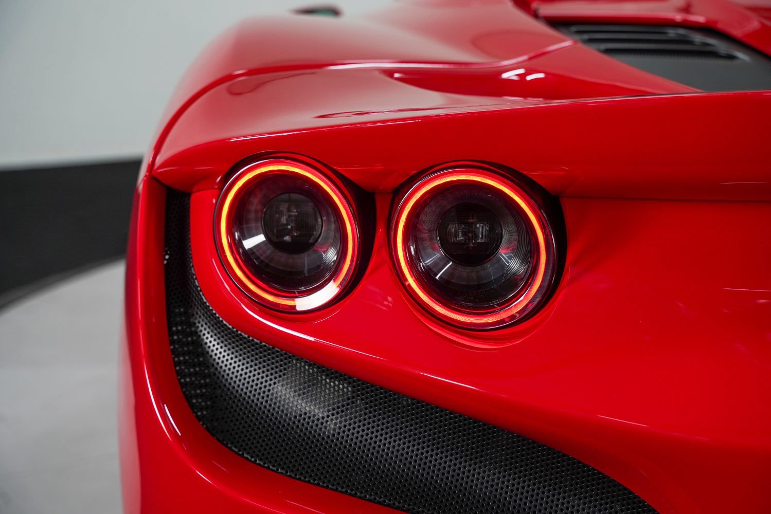 Used 2023 Ferrari F8 Tributo RWD image 22
