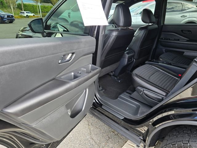 Used 2024 Nissan Pathfinder Rock Creek AWD/4WD image 14