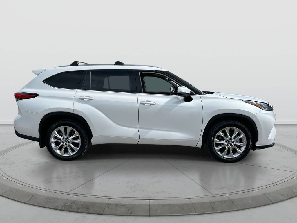 Used 2023 Toyota Highlander Limited AWD/4WD image 9
