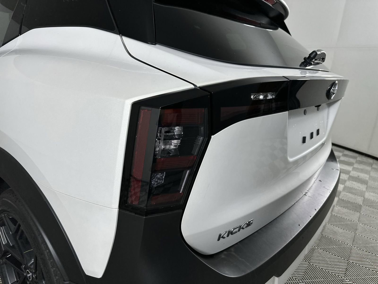 New 2025 Nissan Kicks SR image 16