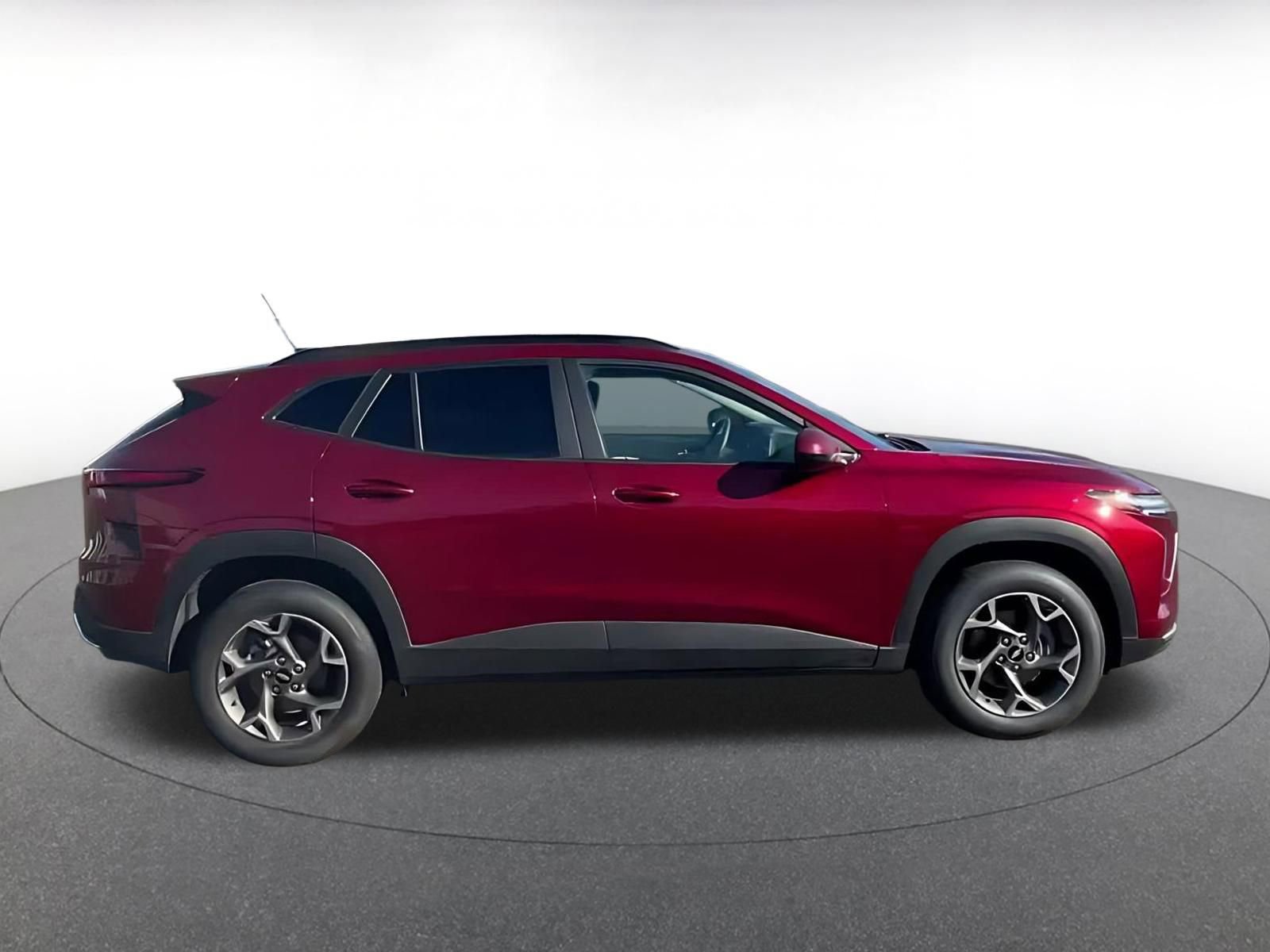 Used 2025 Chevrolet Trax LT FWD image 14
