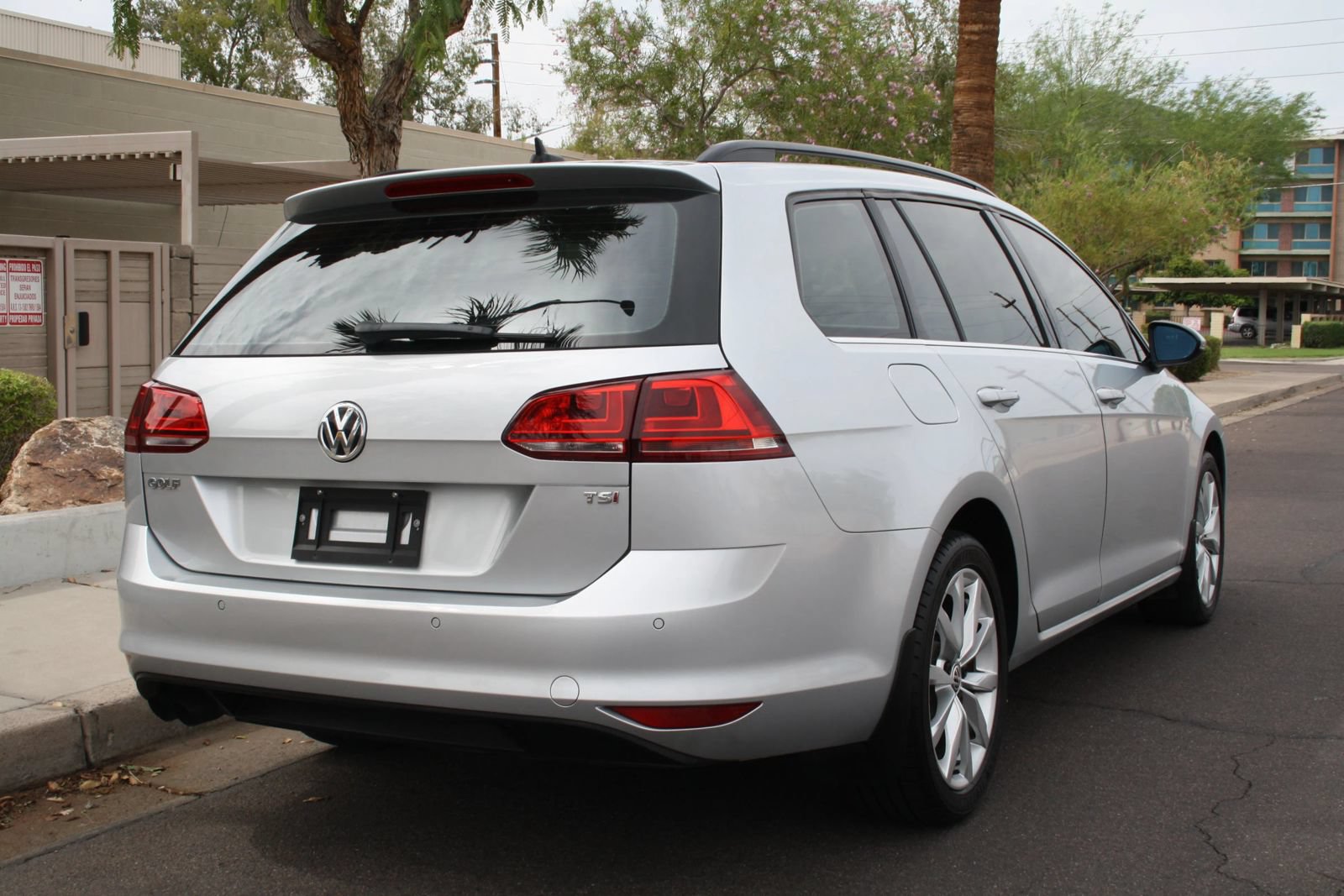 Used 2015 Volkswagen Golf SE w/ Lighting Package FWD image 4