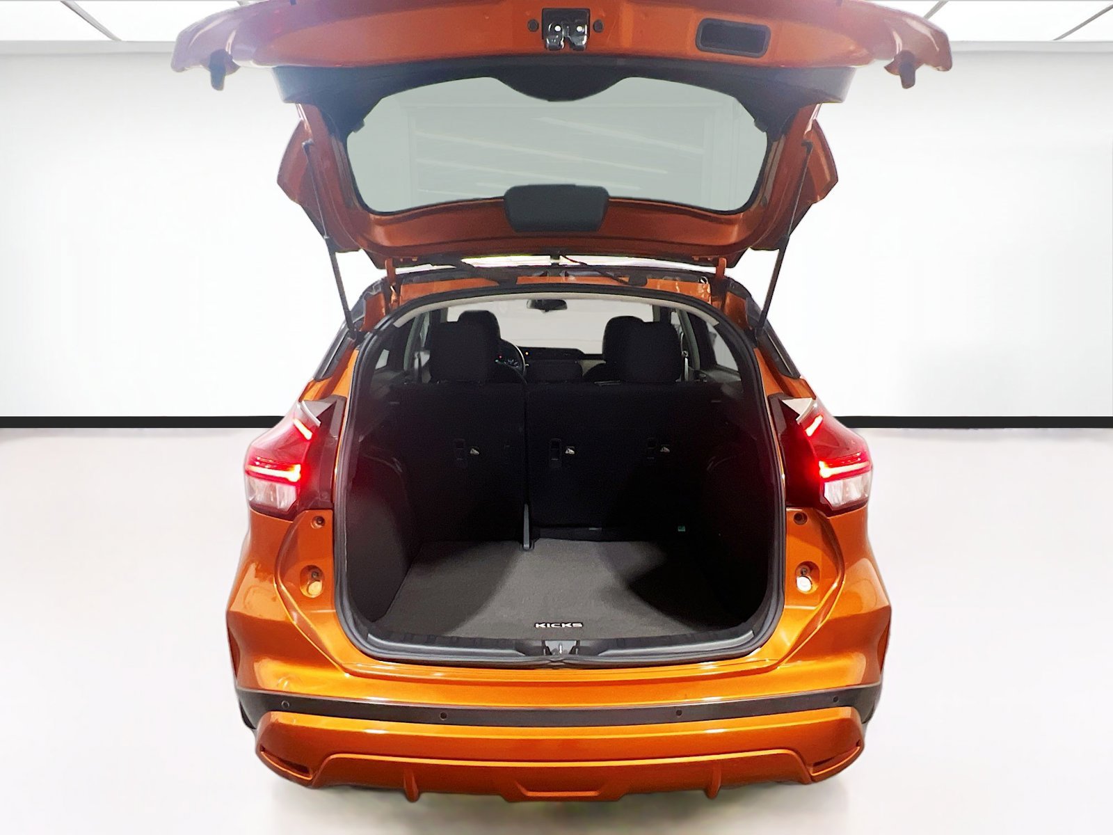 Used 2023 Nissan Kicks SV FWD image 17