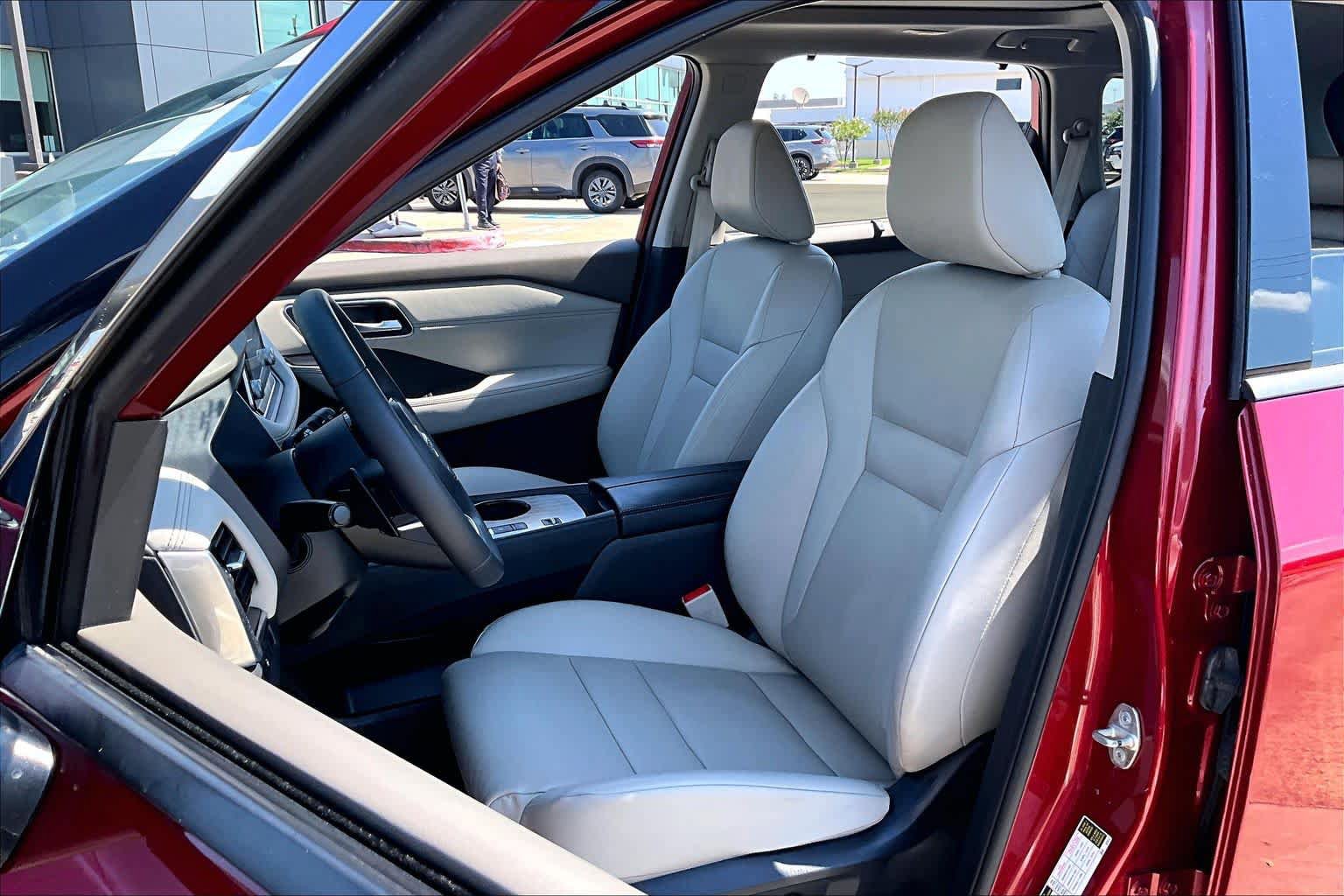Certified 2021 Nissan Rogue SV w/ Premium Package FWD image 8