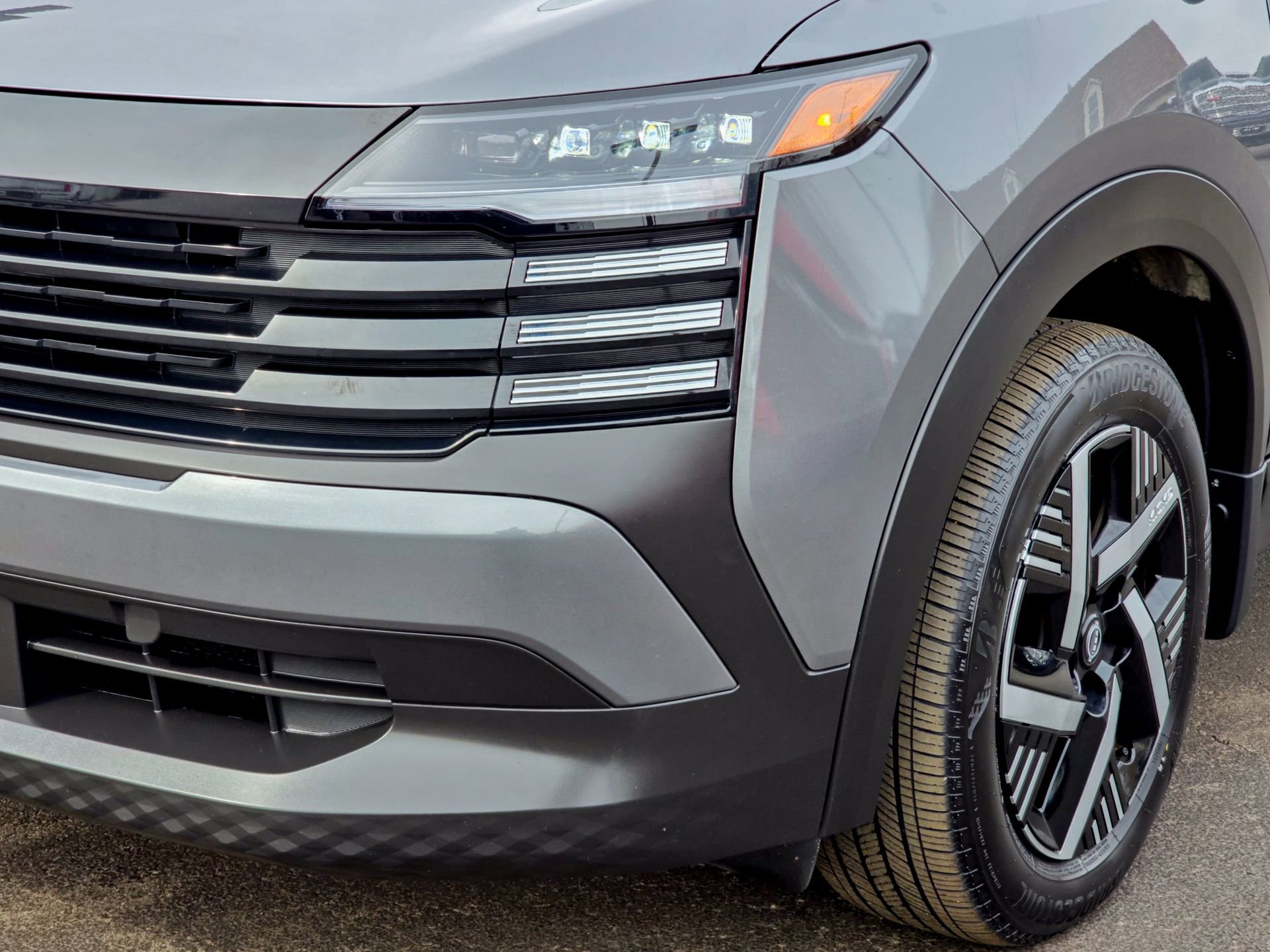 Used 2025 Nissan Kicks SV image 5