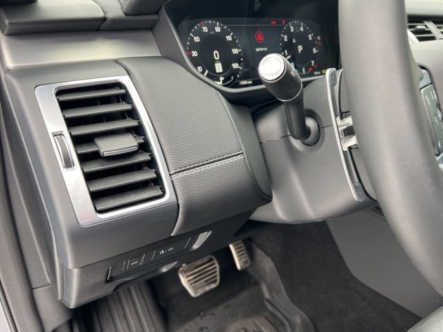 Used 2024 Land Rover Discovery Dynamic SE image 17