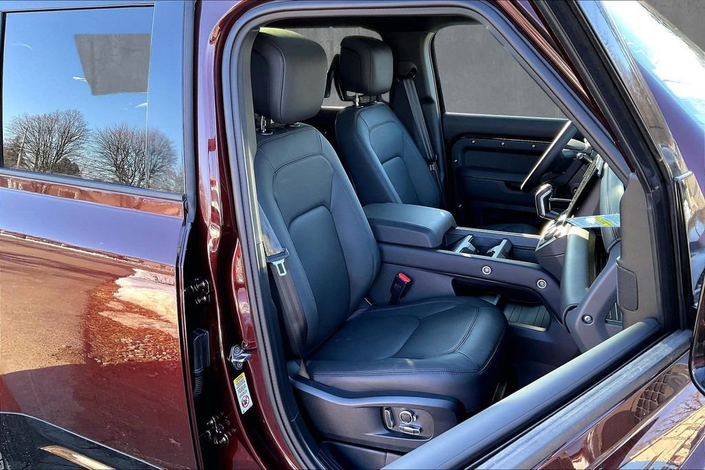 New 2026 Land Rover Defender 130 X-Dynamic SE image 11