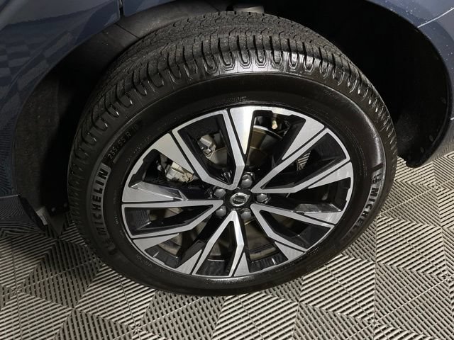 Used 2023 Volvo XC60 B5 Plus w/ Climate Package AWD/4WD image 40