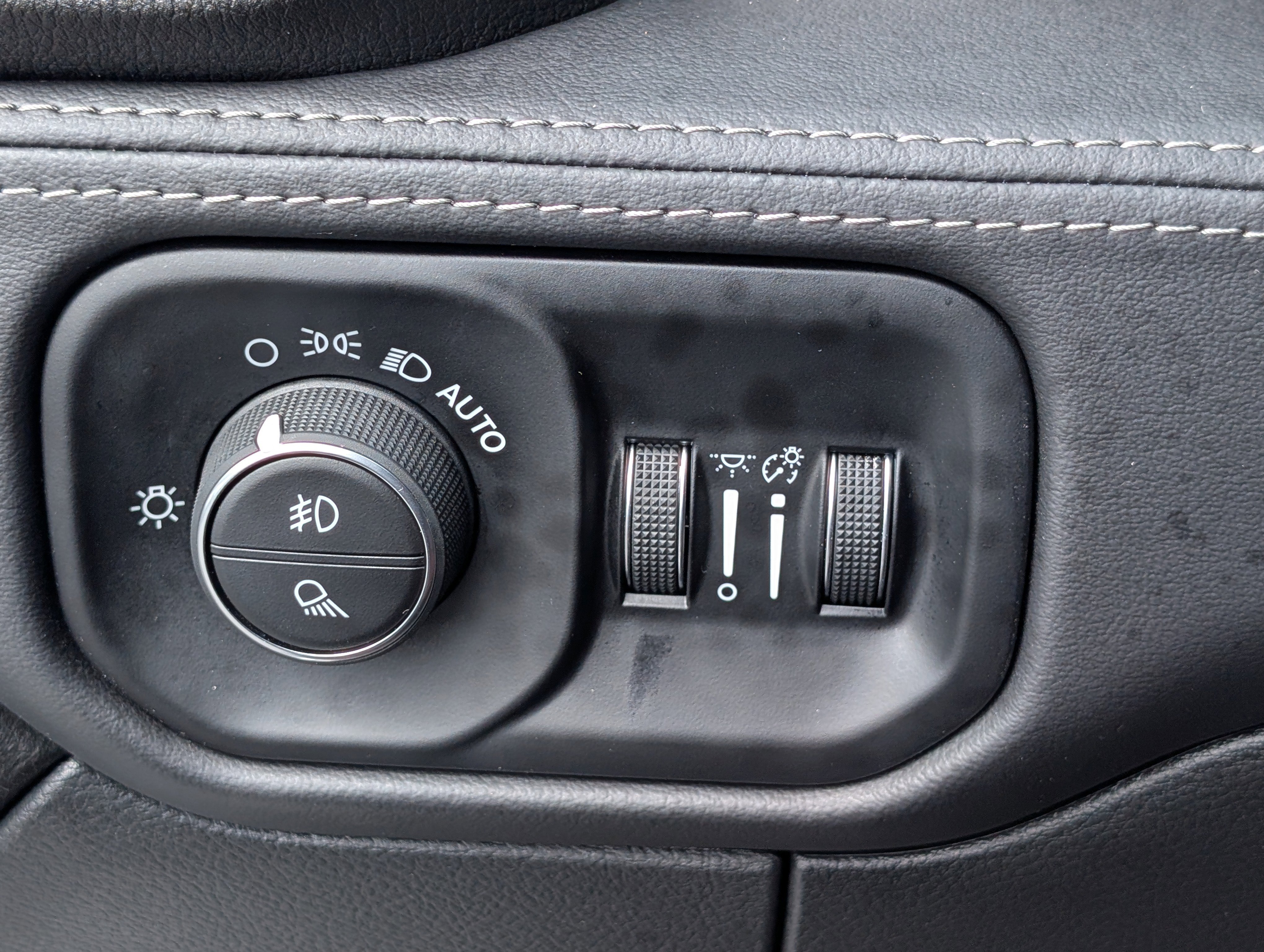 Used 2025 RAM 3500 Limited image 25