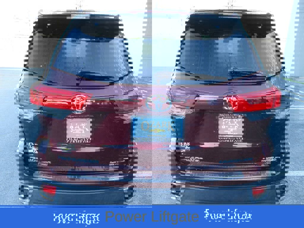 Used 2017 Toyota Highlander Limited image 3