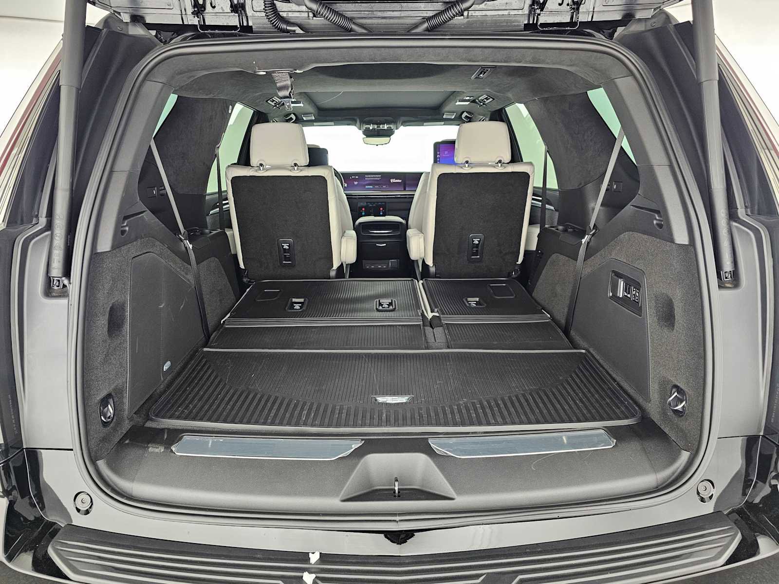 New 2026 Cadillac Escalade Platinum Luxury w/ LPO, Radiant Package AWD/4WD image 17