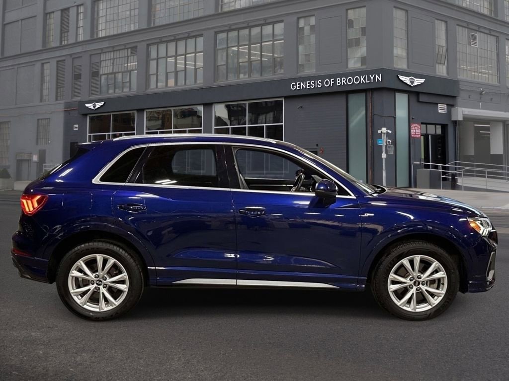 Used 2022 Audi Q3 2.0T Premium Plus w/ Premium Plus Package AWD/4WD image 3