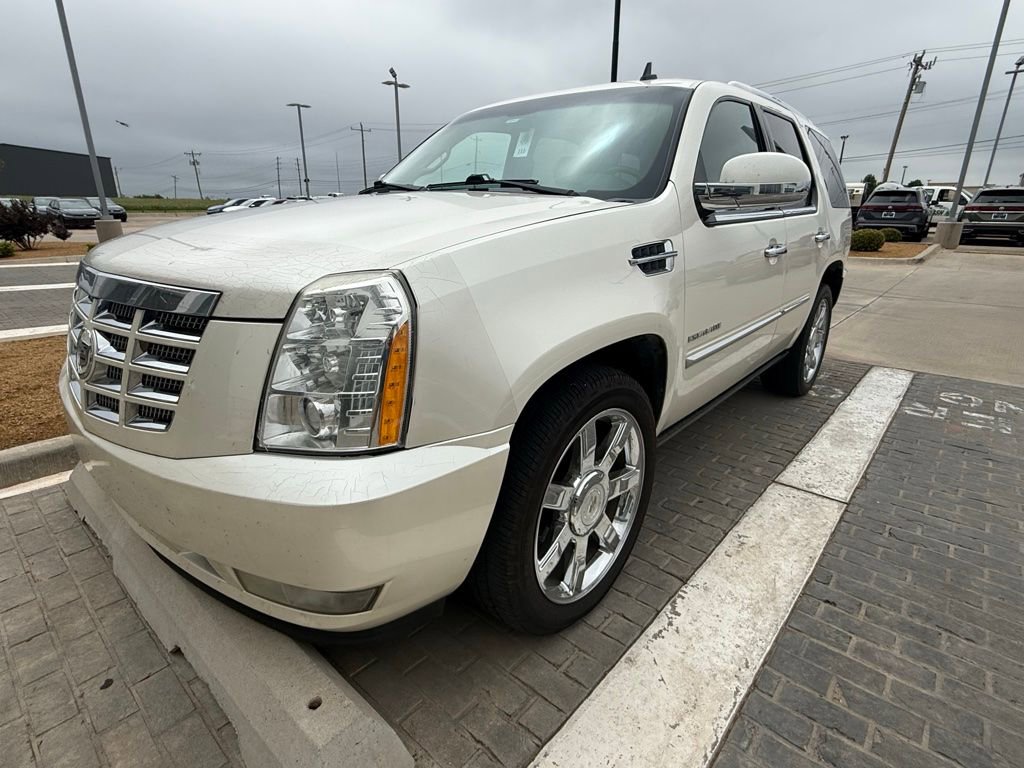 Used 2012 Cadillac Escalade Luxury AWD/4WD image 2