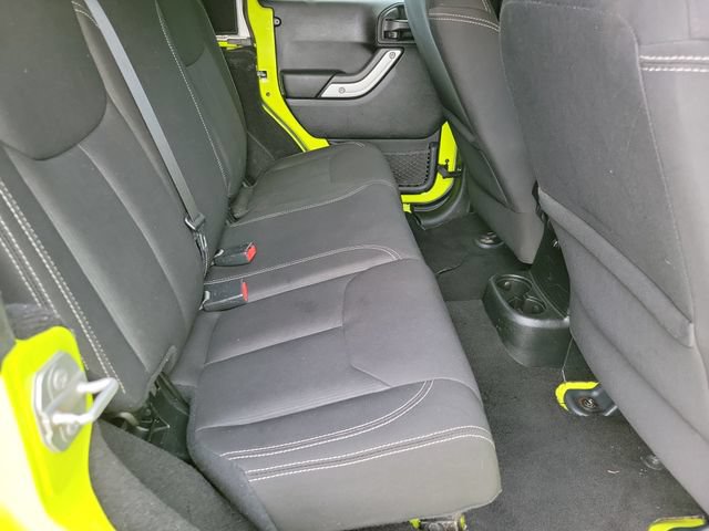 Used 2016 Jeep Wrangler Unlimited Sahara w/ Connectivity Group AWD/4WD image 17