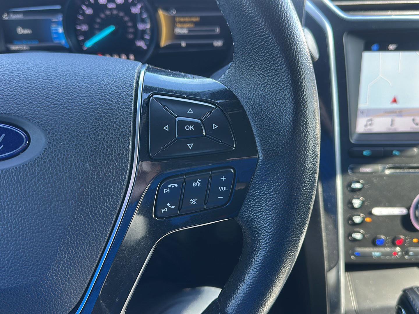 Used 2018 Ford Explorer Limited image 15