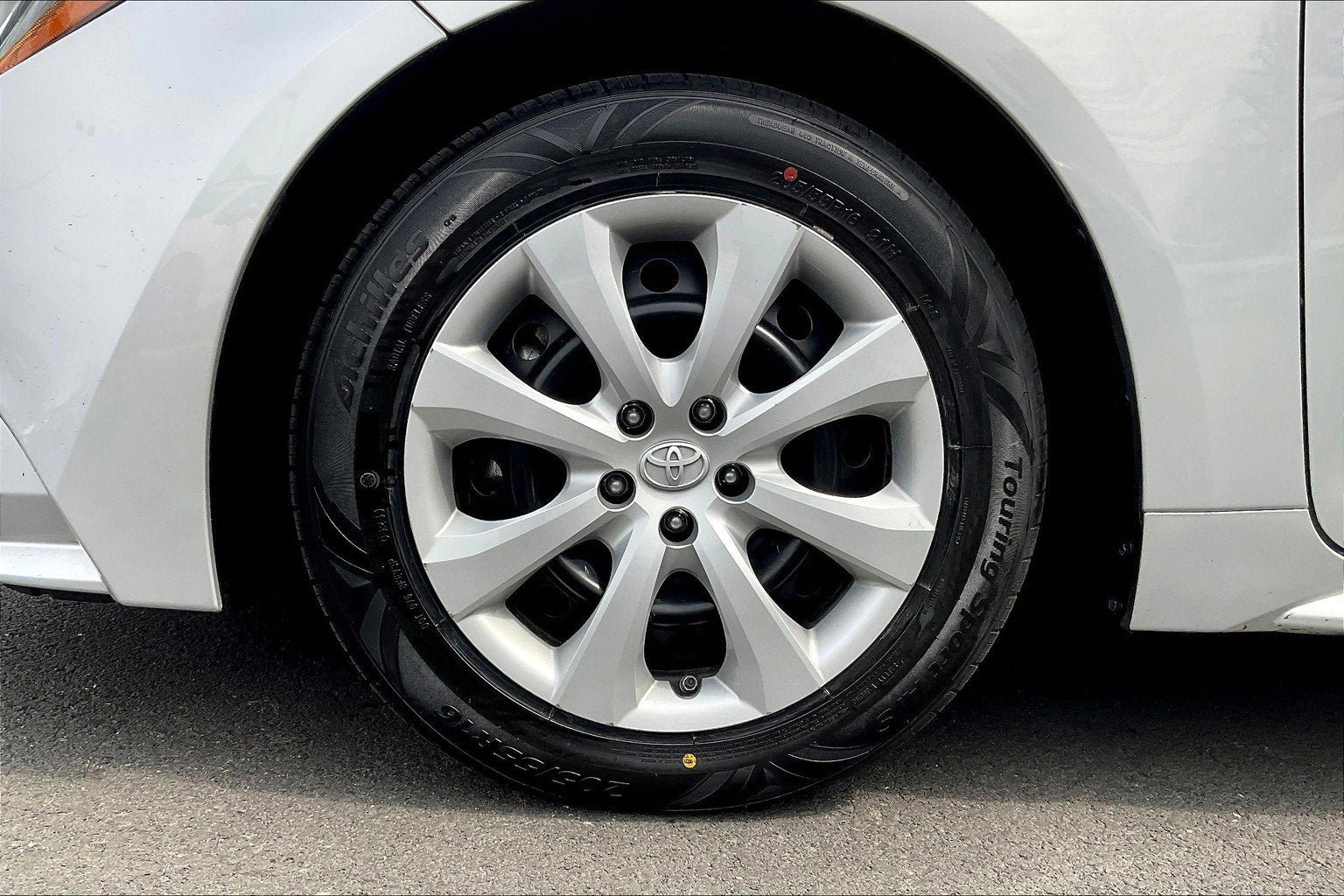 Used 2023 Toyota Corolla LE FWD image 9