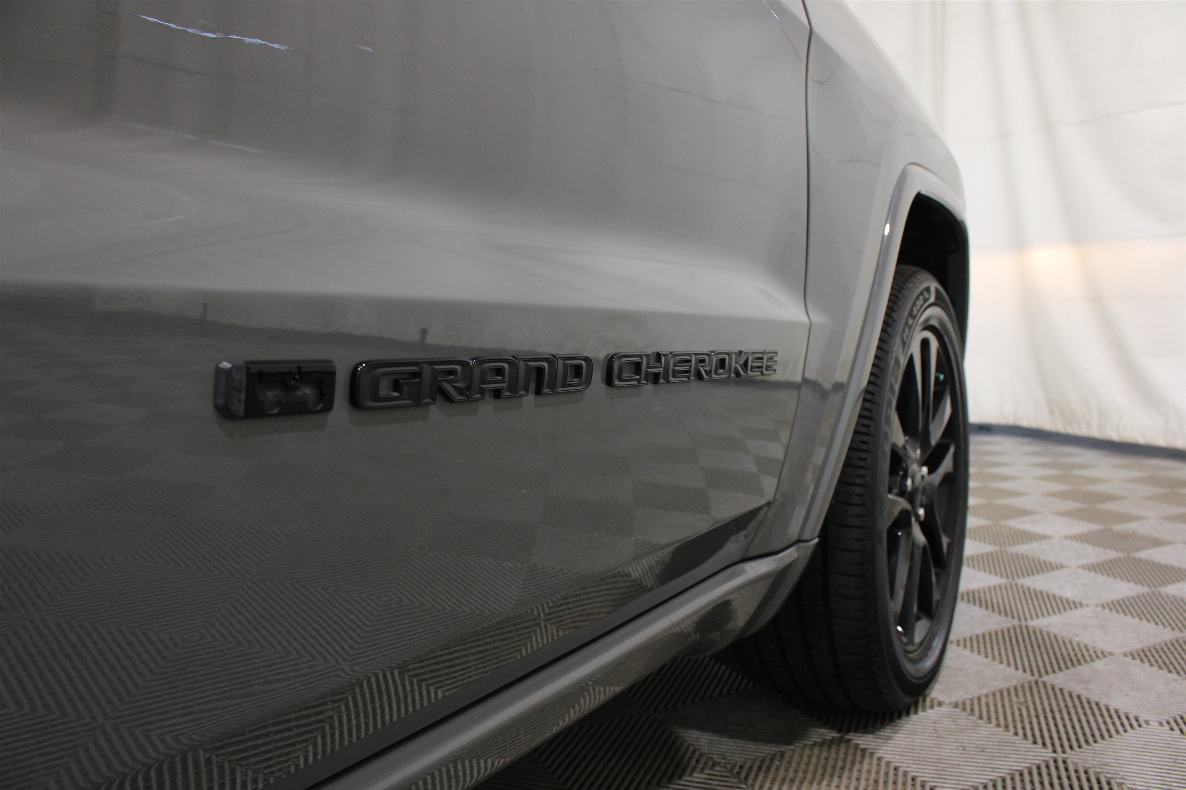 Used 2022 Jeep Grand Cherokee Laredo X AWD/4WD image 29