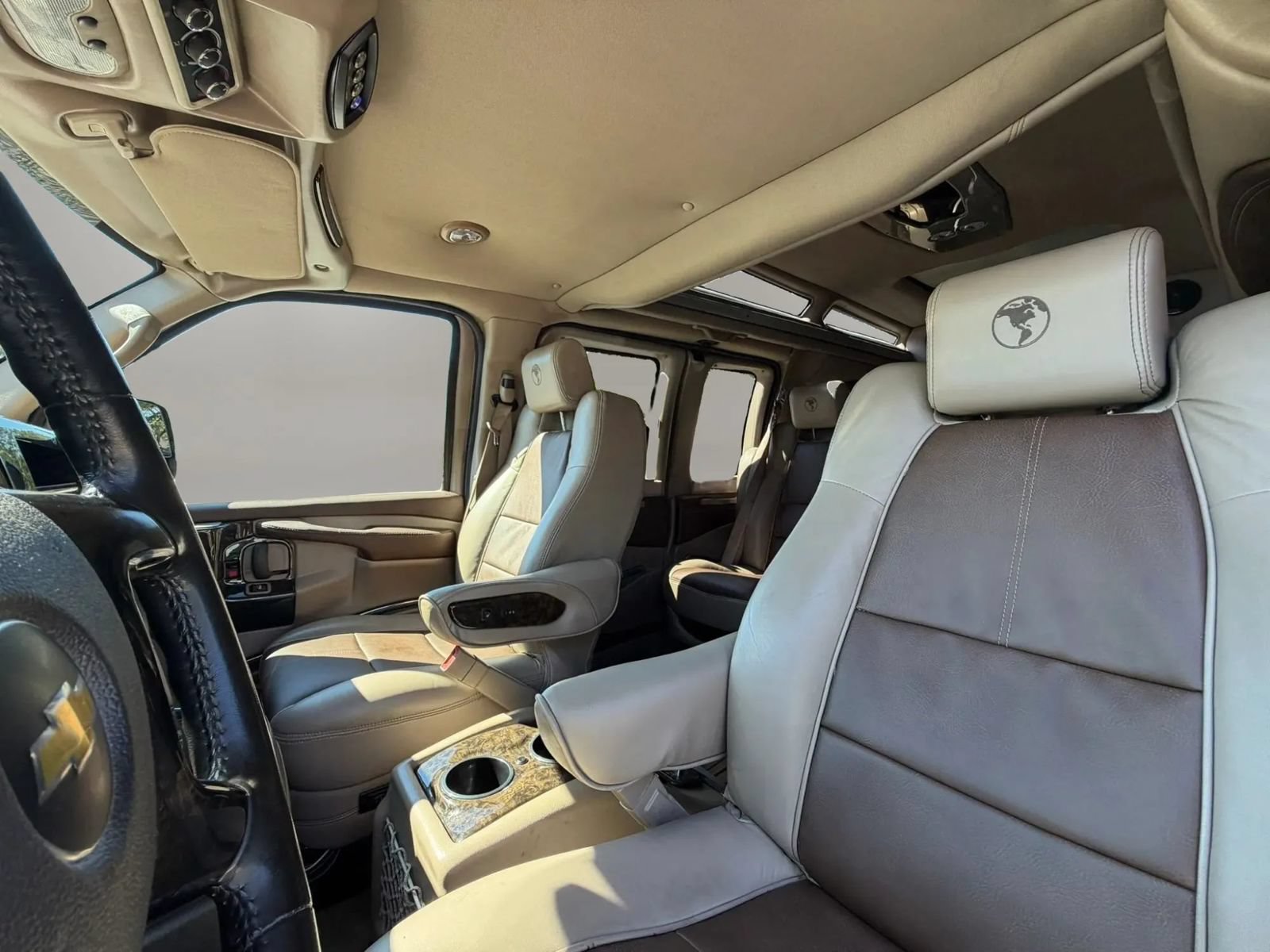 Used 2015 Chevrolet Express 2500 RWD image 12
