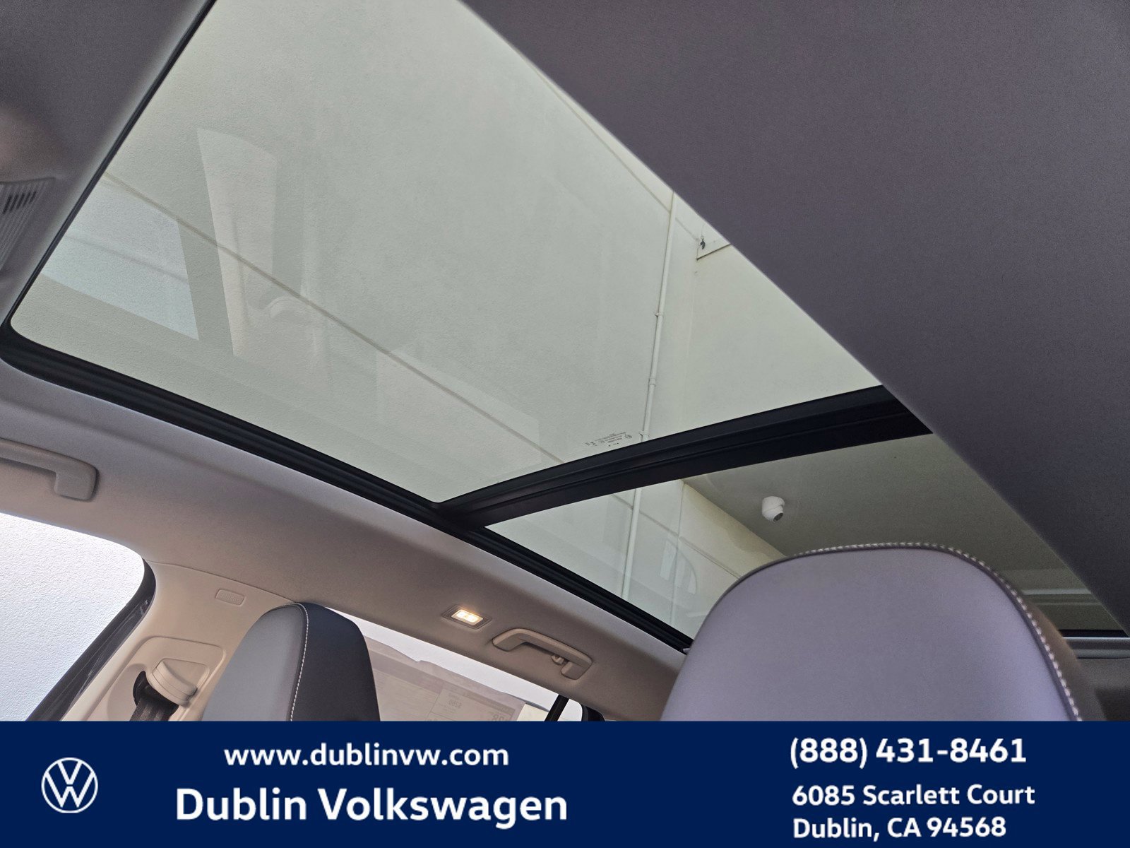 New 2026 Volkswagen Tiguan SE FWD image 15
