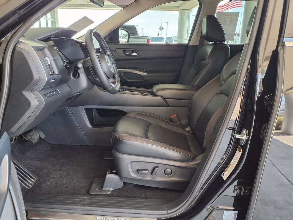 Used 2023 Nissan Pathfinder SL w/ Lighting Package (N92) AWD/4WD image 18
