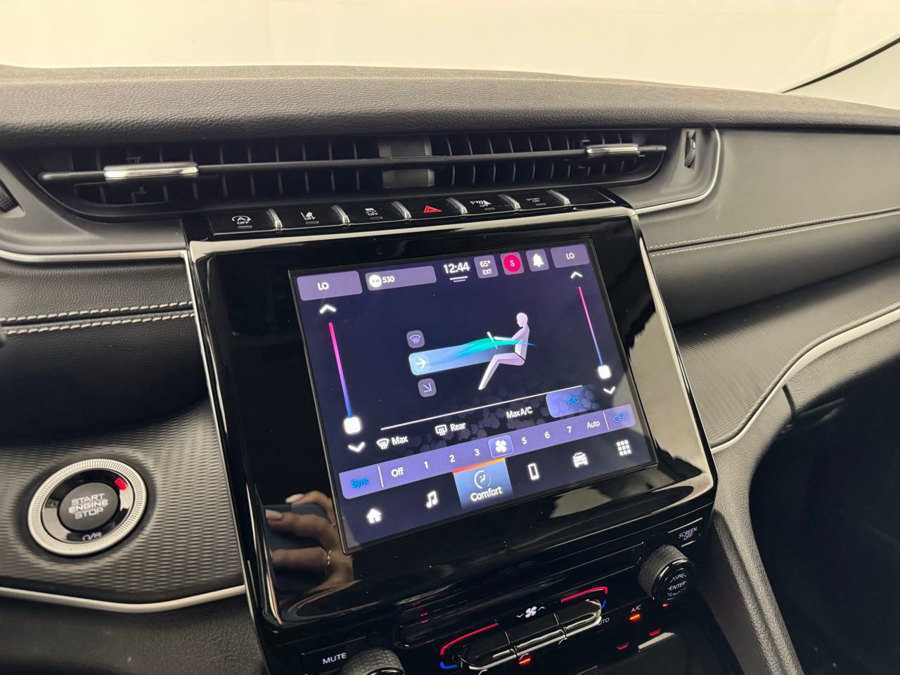 Used 2023 Jeep Grand Cherokee Laredo X image 16