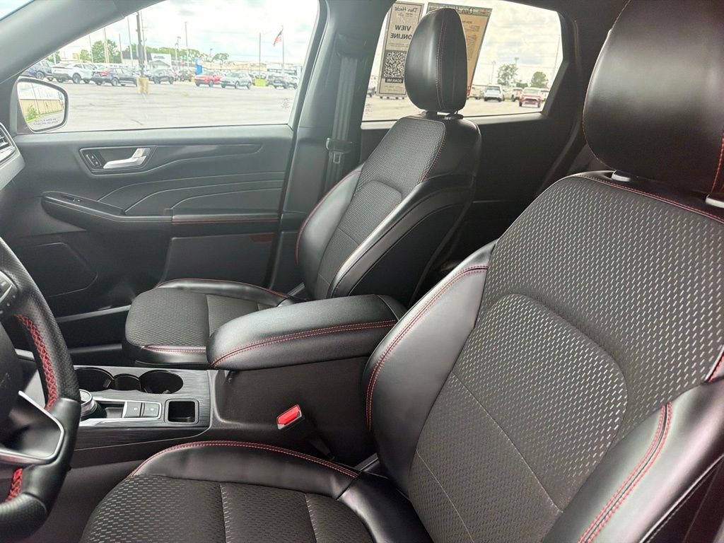 Used 2024 Ford Escape ST-Line w/ Tech Pack #1 AWD/4WD image 11