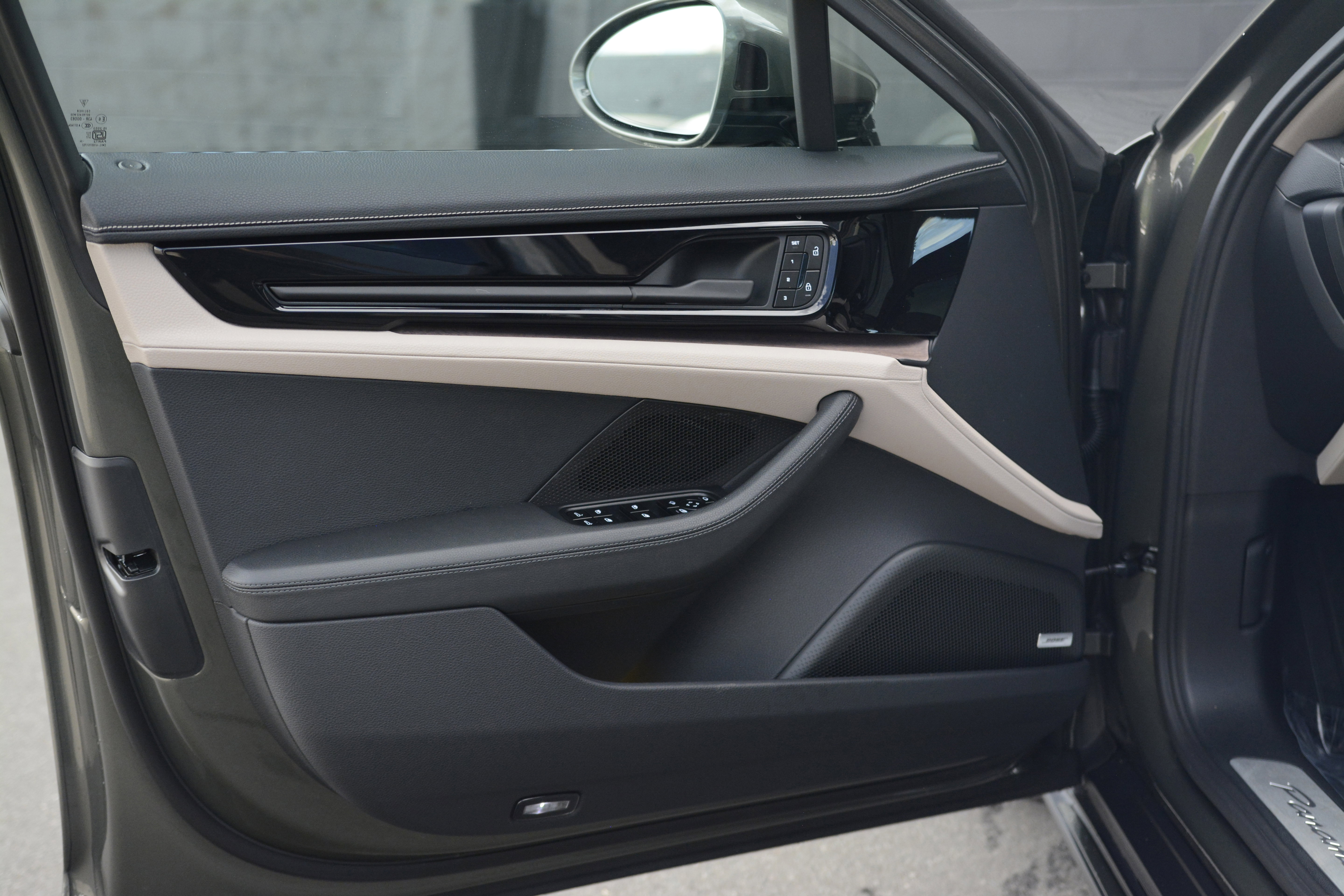 Certified 2025 Porsche Panamera 4 image 13