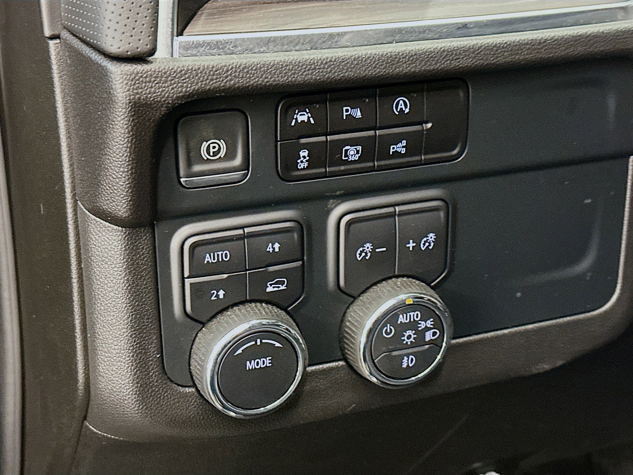 Used 2025 Chevrolet Tahoe Premier image 17