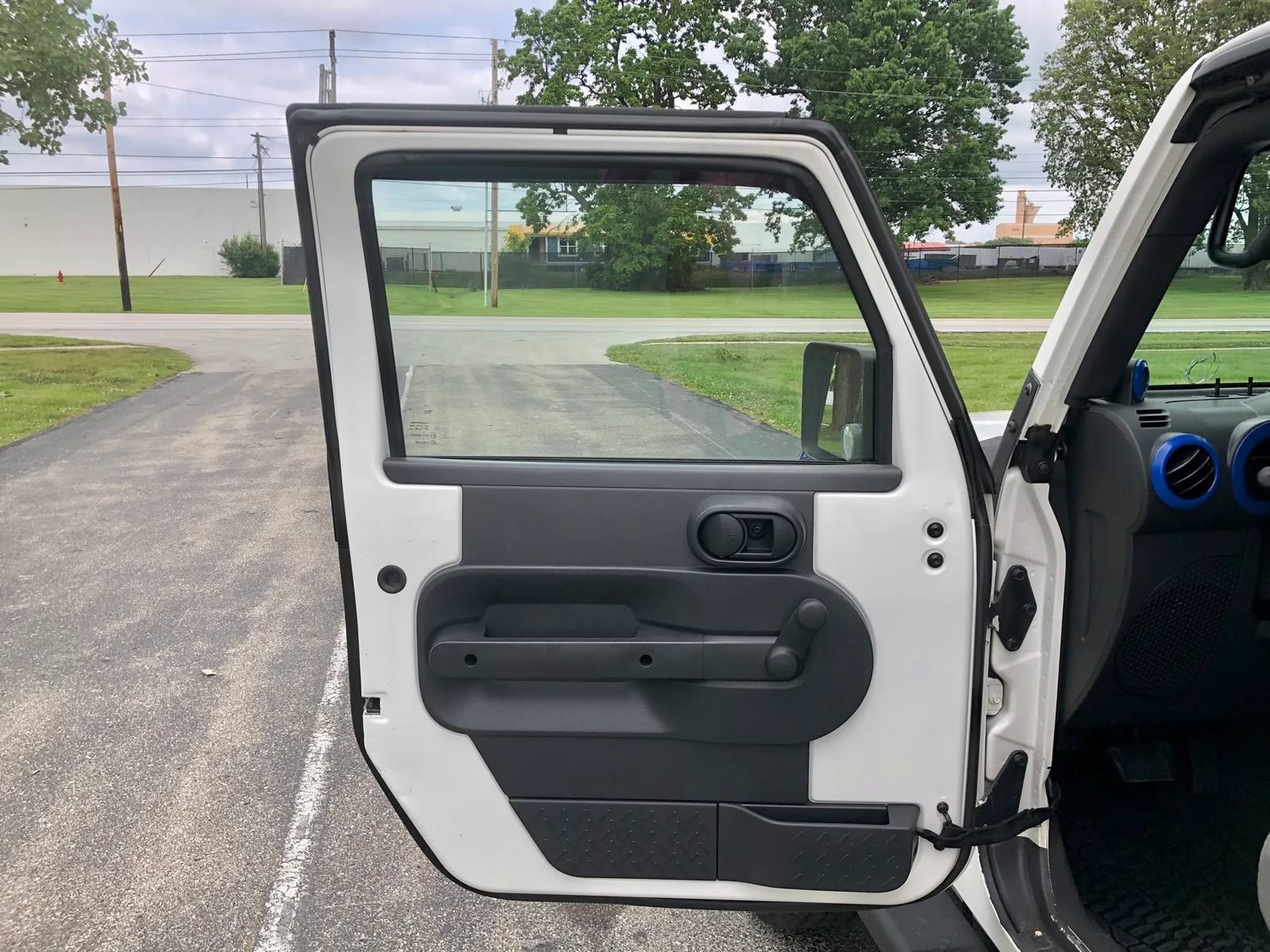 Used 2009 Jeep Wrangler Unlimited X AWD/4WD image 16