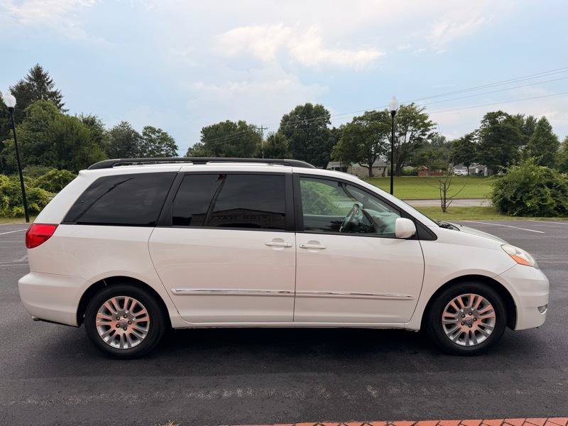 Used 2010 Toyota Sienna FWD image 5