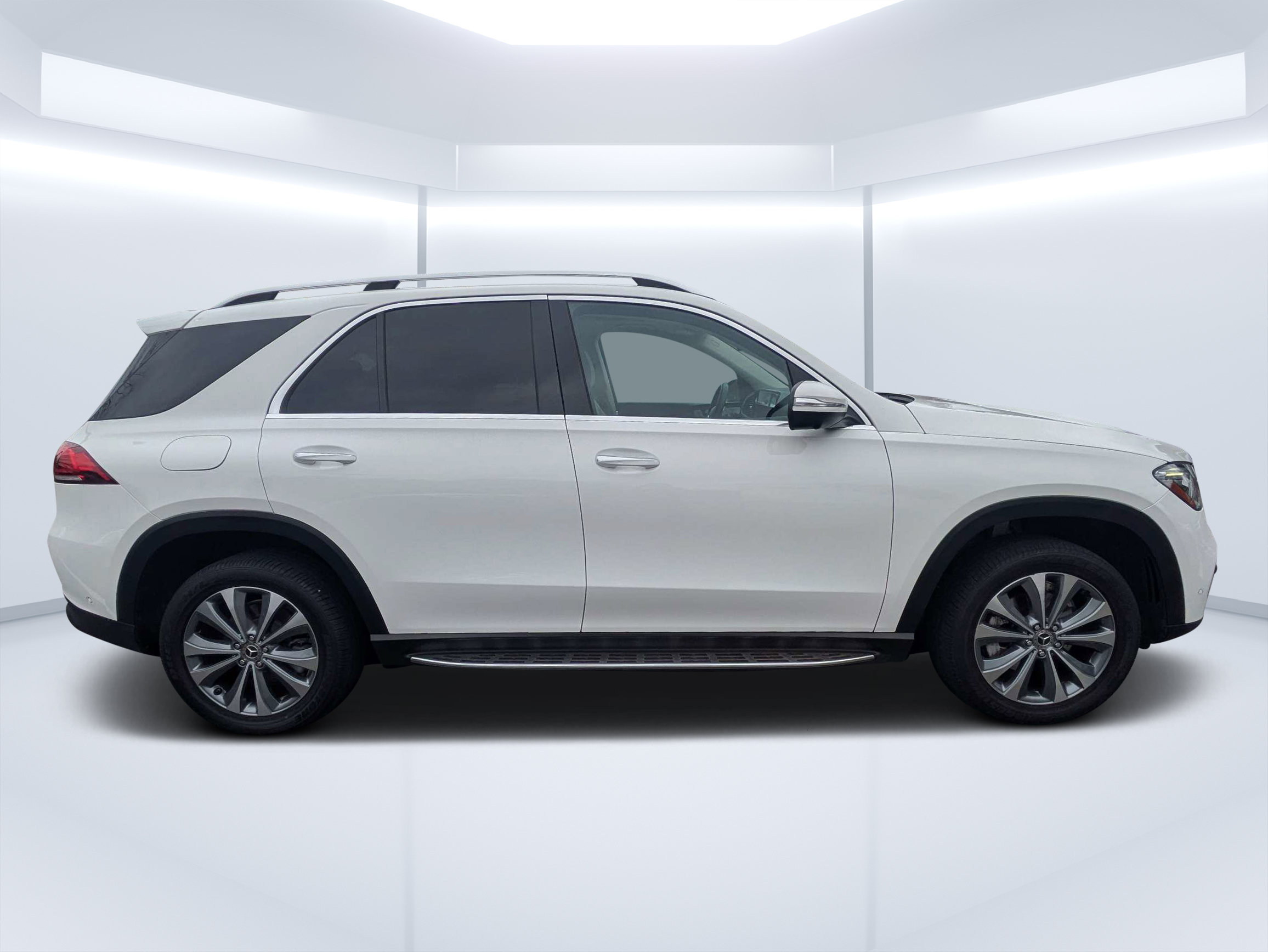 Used 2021 Mercedes-Benz GLE 350 4MATIC image 2