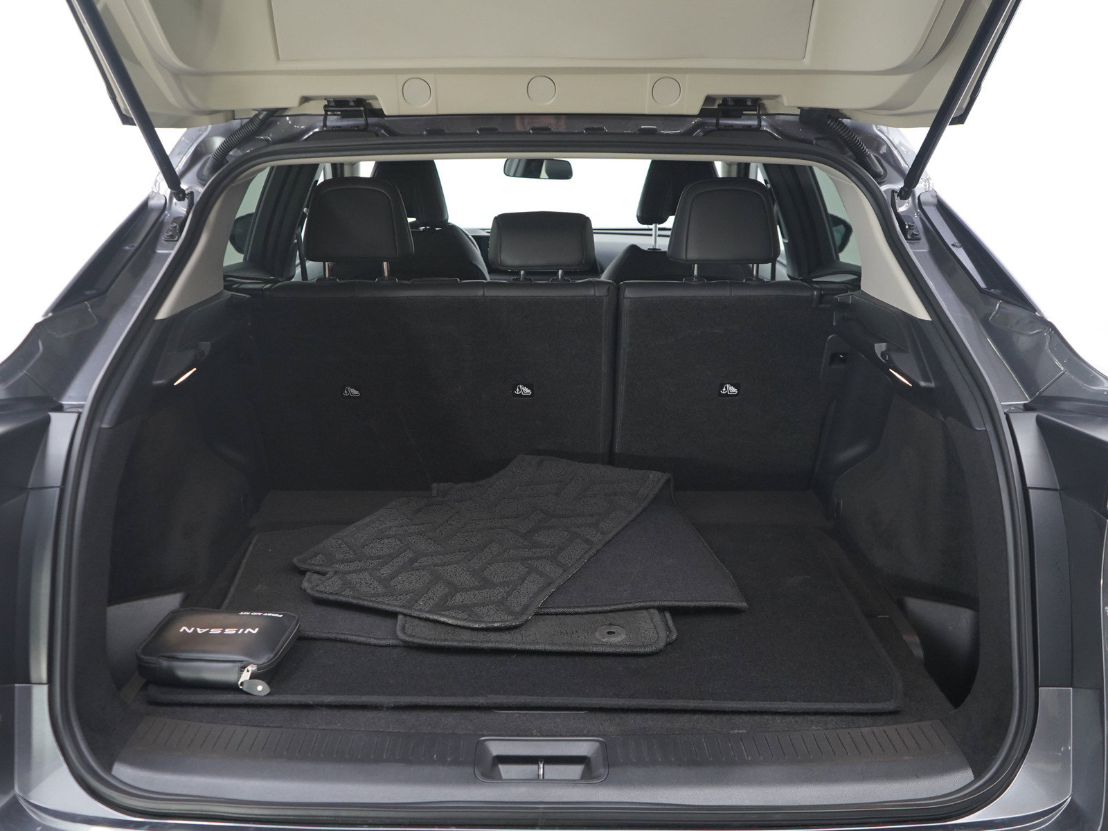 Used 2025 Nissan Ariya FWD image 16