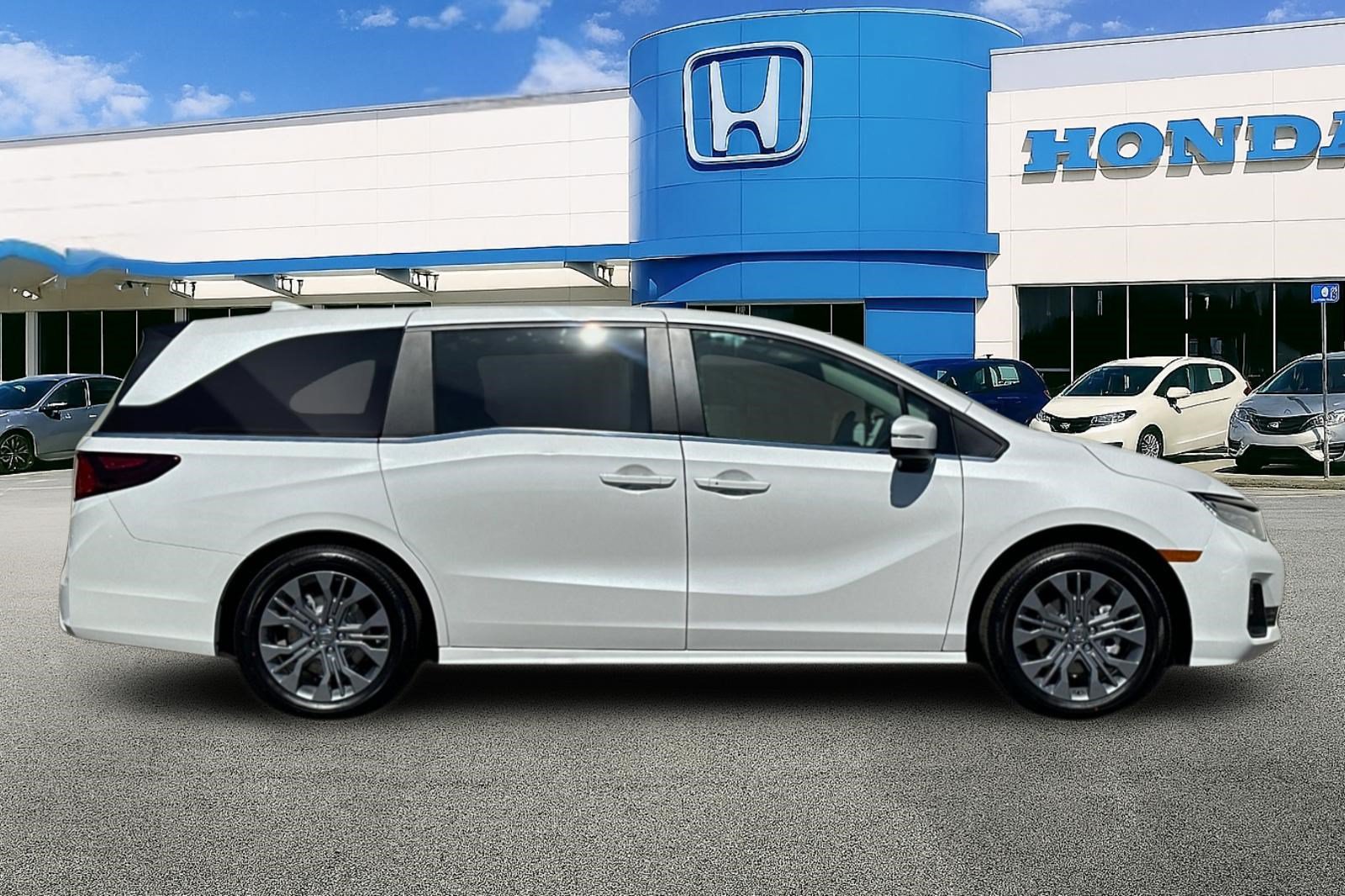 New 2026 Honda Odyssey Touring image 7