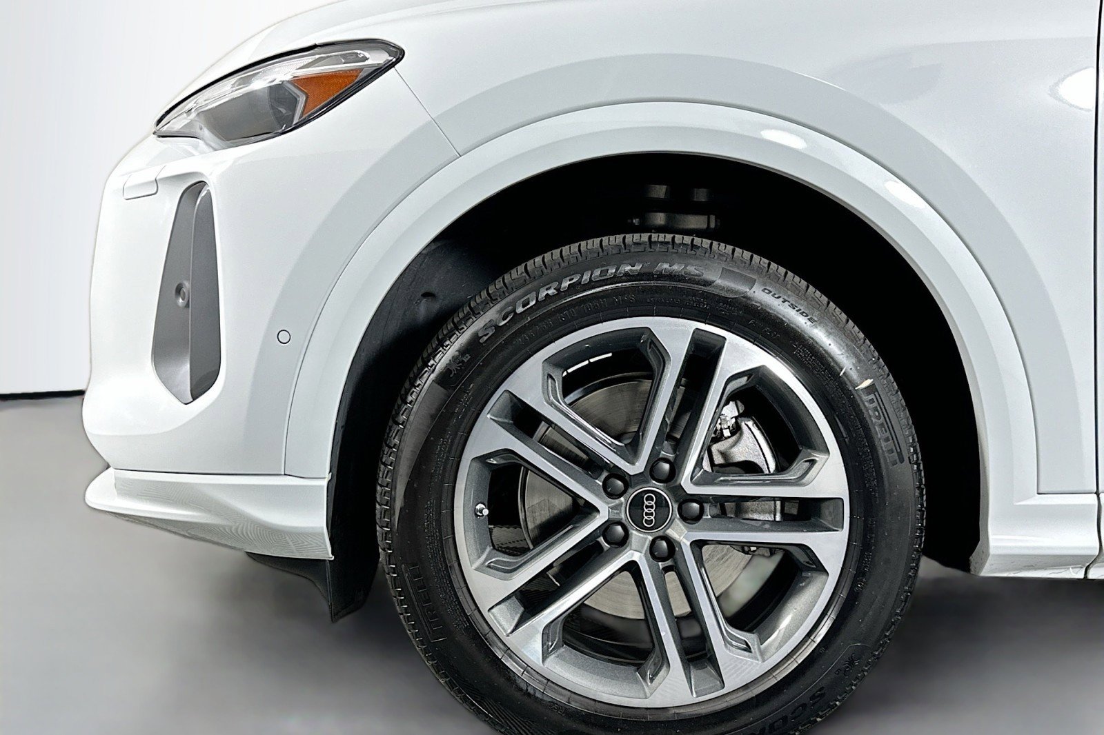 Used 2025 Audi Q5 Premium w/ Convenience Package image 12