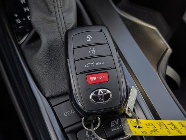 Used 2025 Toyota Camry SE image 33