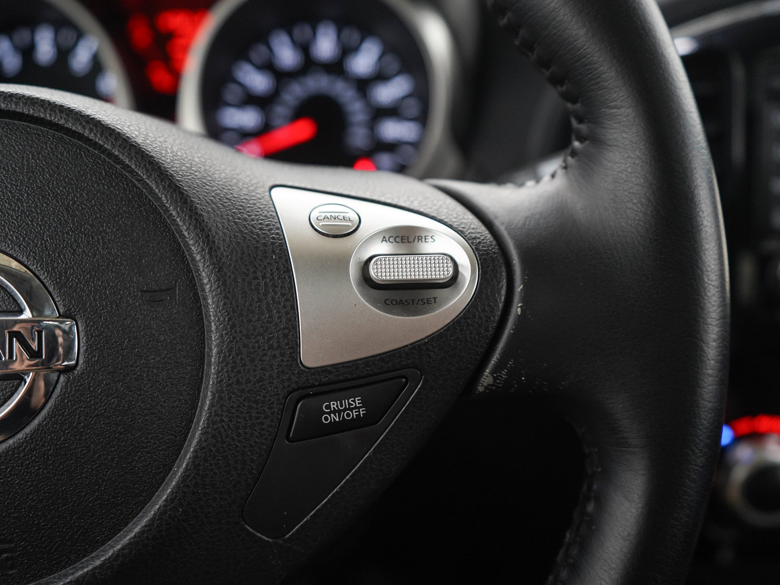 Used 2015 Nissan Juke SL FWD image 26