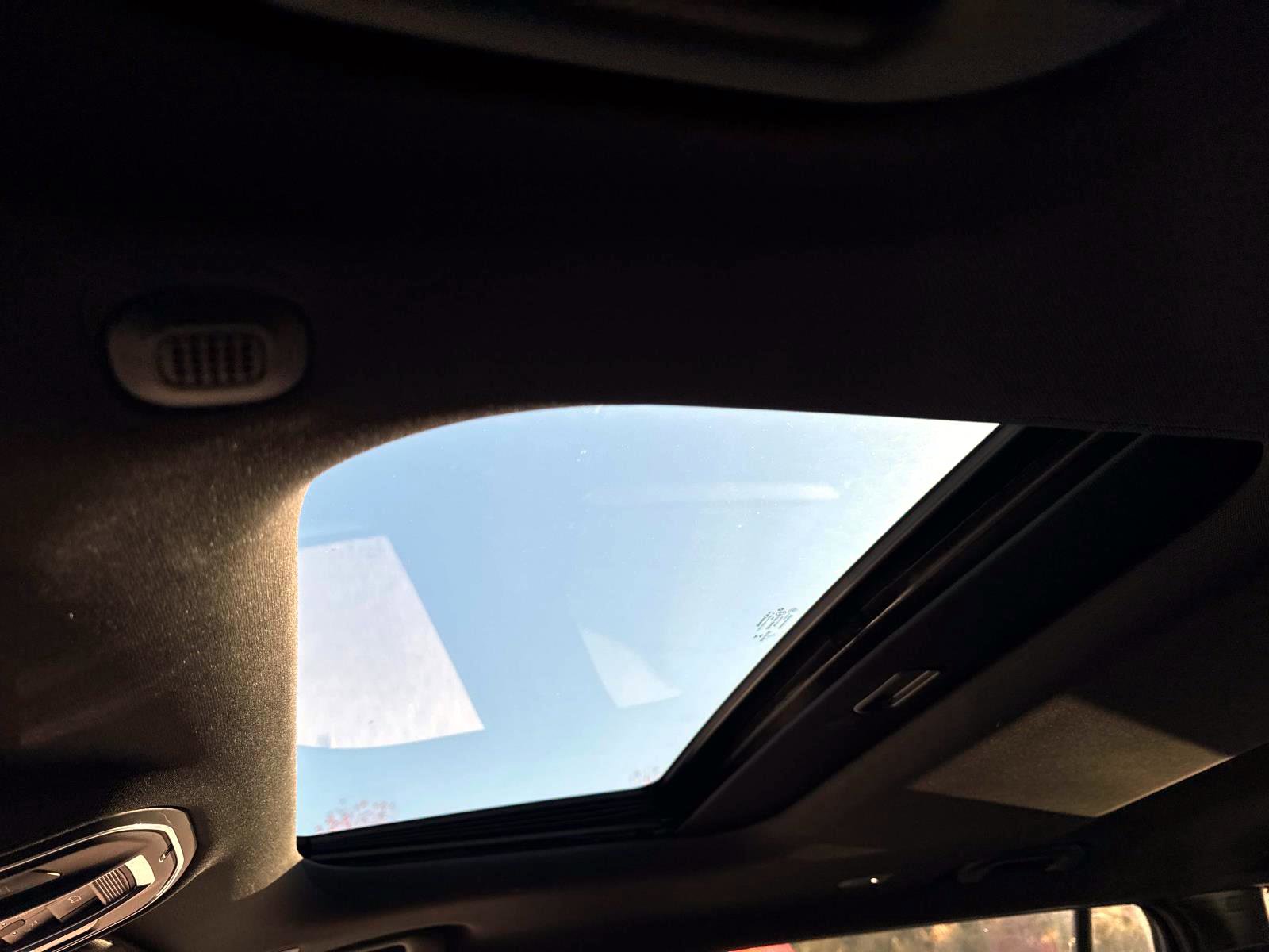 Used 2023 Jeep Grand Cherokee L Laredo image 14