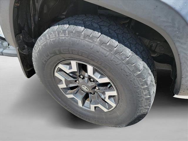 Used 2017 Toyota Tacoma TRD Off-Road AWD/4WD image 10