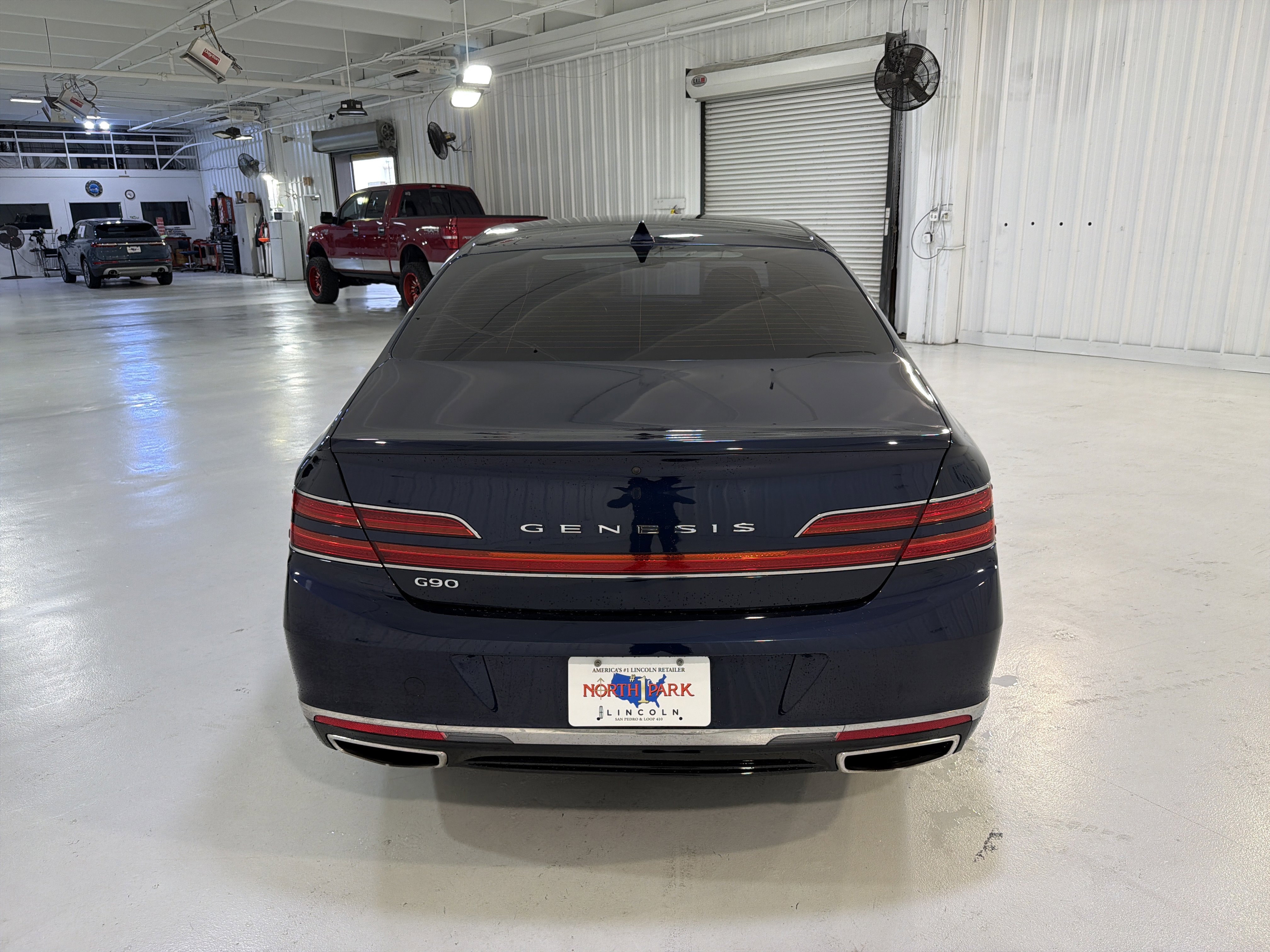 Used 2021 Genesis G90 3.3T Premium RWD image 4