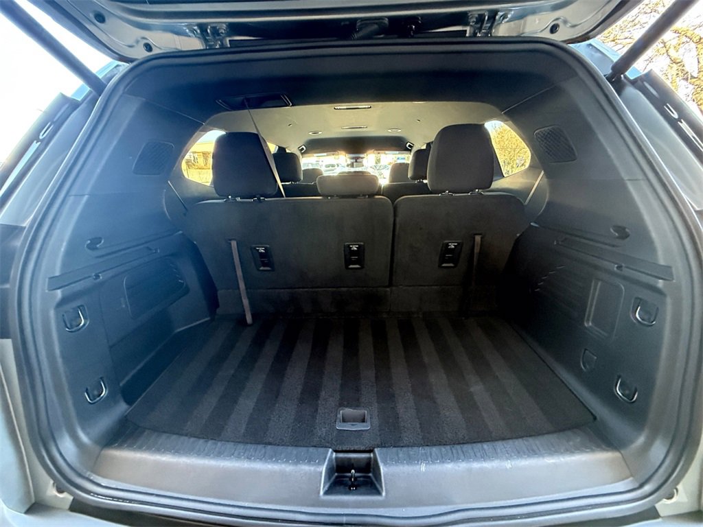 Used 2025 GMC Acadia Elevation image 19