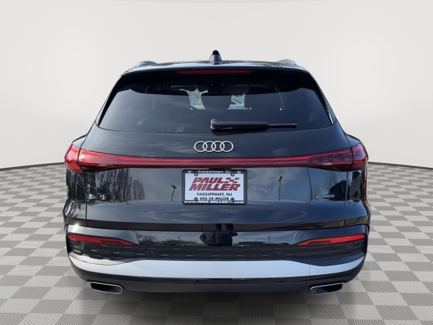 Used 2025 Audi Q5 Premium w/ Convenience Package image 5